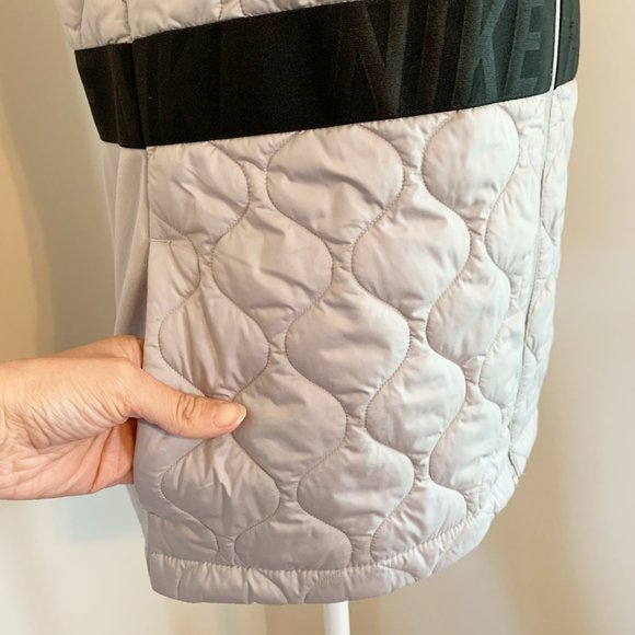 SOLD!  Nike Aerolayer Black Gray Running Vest Gilet Quilted Logo - Picture 5 of 12